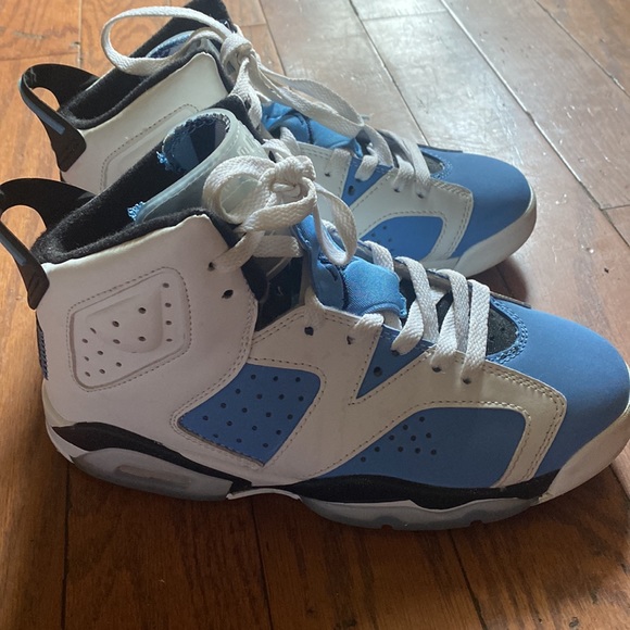Baby blue Jordan retro 6’s - Picture 2 of 4